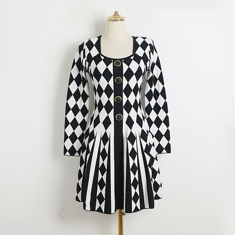 Black And White Diamond Plaid Lion Buckle Knitted Pleated Dress