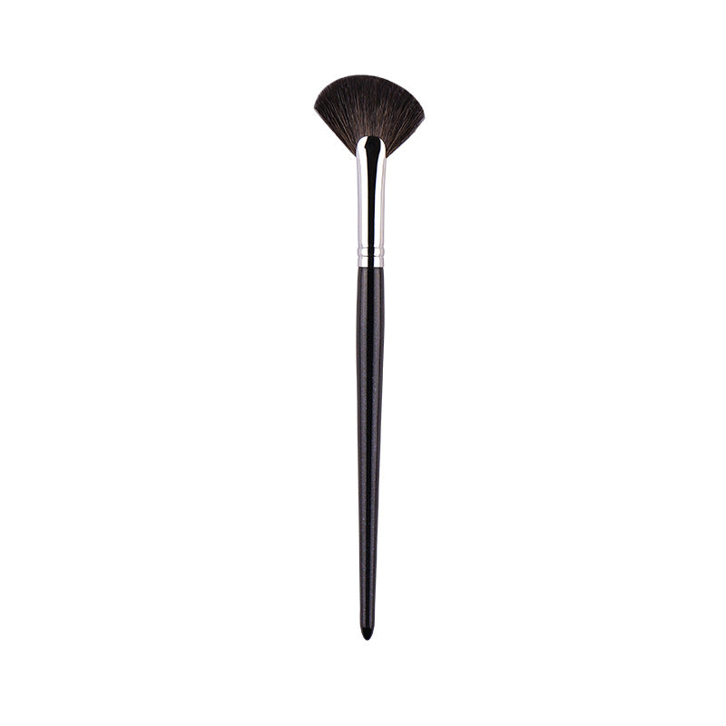 High-Quality Fan-Shaped Powder Brush for Flawless Makeup Application