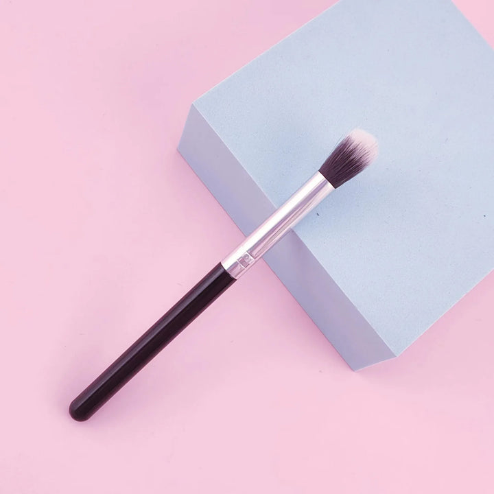 Precision Nose Shadow and Highlighter Brush