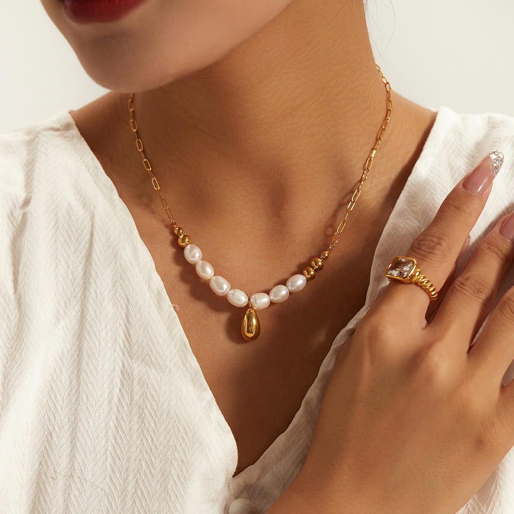 Elegant Pearl Pendant Necklace with Gold Drop