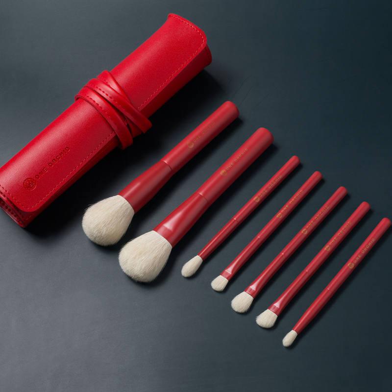 7-Piece Red Makeup Brush Set for Powder, Eye Shadow, and Blush